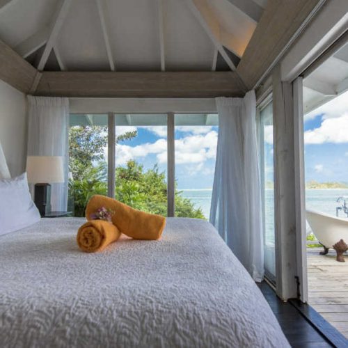Azure_waterfront-pool-suite-BEd