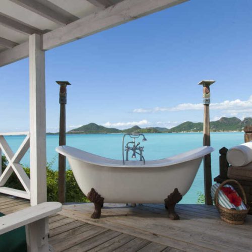 Azure_waterfront-pool-suite-Soak Tub