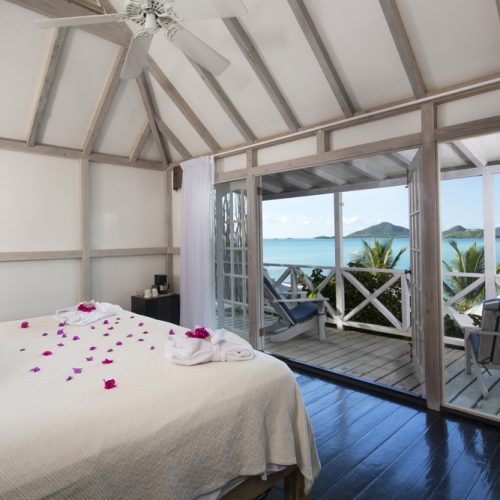 cocobaydeluxecottage_bed