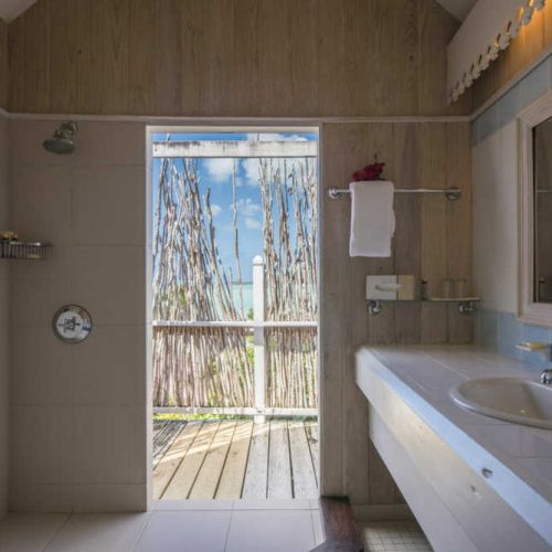 deluxe-pool-cottage-bathroom-1024x684